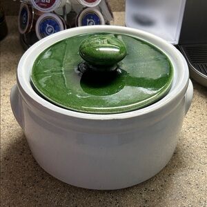 VINTAGE McCOY 1421 White w/ Green Lid 2 QT Bean Pot
